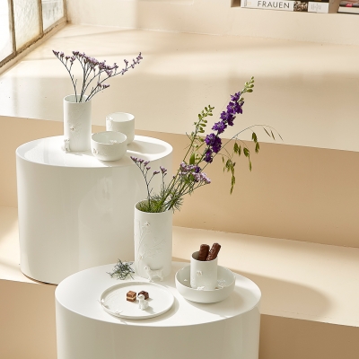 Raeder - Porcelain Stories. Πορσελάνινο Βάζο Standing Dog