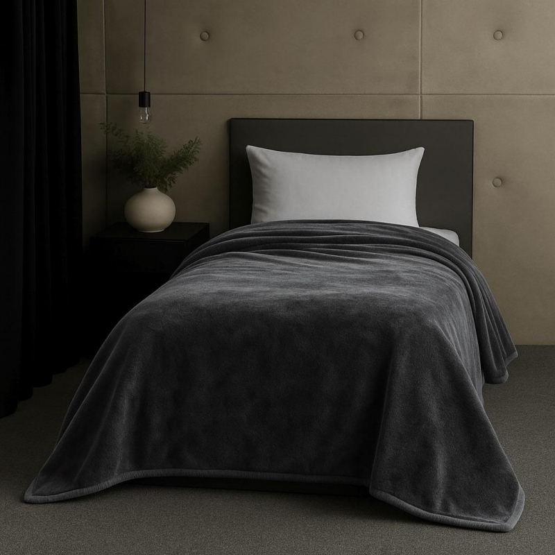 Κουβέρτα μονή γκρι βελουτέ από 100% polyester 150x220εκ. Κουβέρτα μονή γκρι βελουτέ από 100% polyester 150x220εκ.