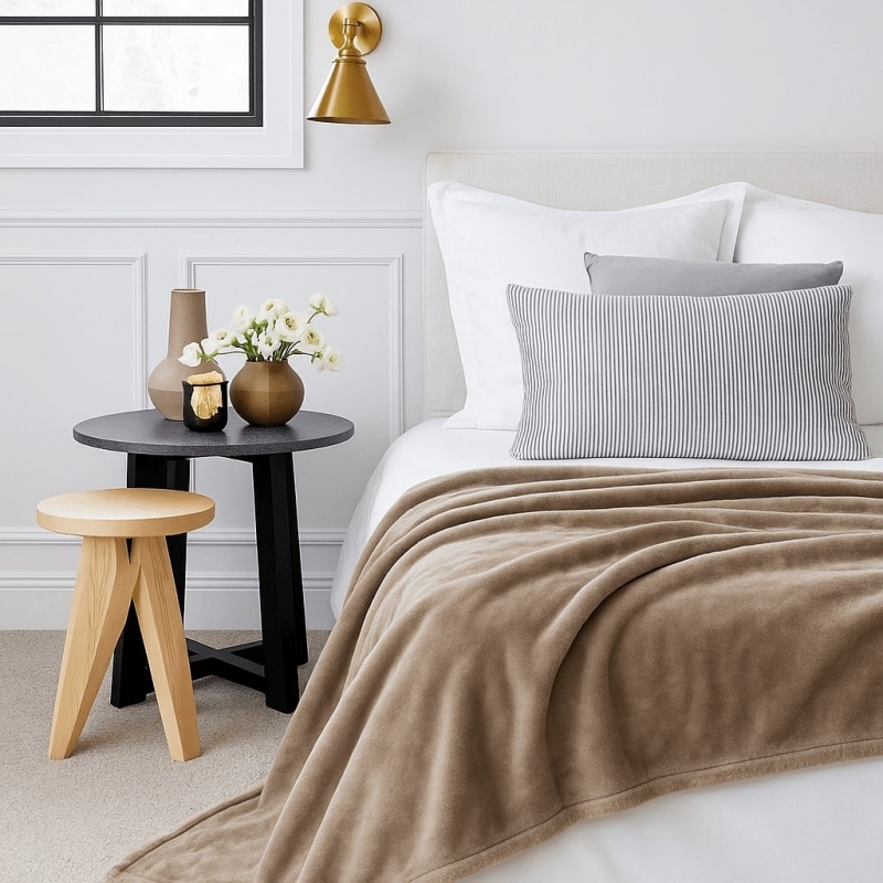 Κουβέρτα υπέρδιπλη μπεζ βελουτέ από 100% polyester 220x240εκ. Κουβέρτα υπέρδιπλη μπεζ βελουτέ από 100% polyester 220x240εκ.