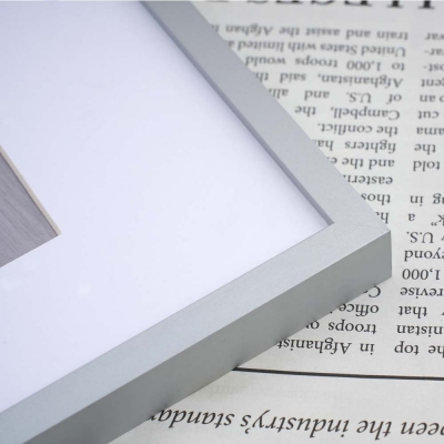 Κορνίζα τοίχου μεταλλική ασημί με ακρυλικό τζάμι 60x40εκ. Κορνίζα τοίχου μεταλλική ασημί με ακρυλικό τζάμι 60x40εκ.