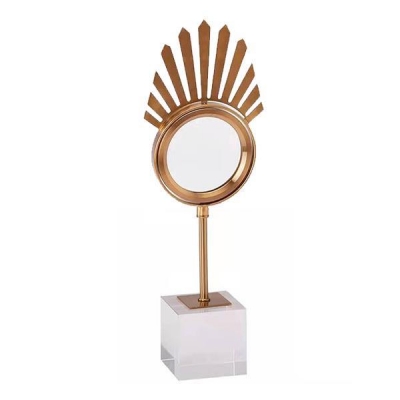 Επιτραπέζιο διακοσμητικό "Crown" χρυσό, μεταλλικό, 23x10x33εκ. Επιτραπέζιο διακοσμητικό "Crown" χρυσό, μεταλλικό, 23x10x33εκ.
